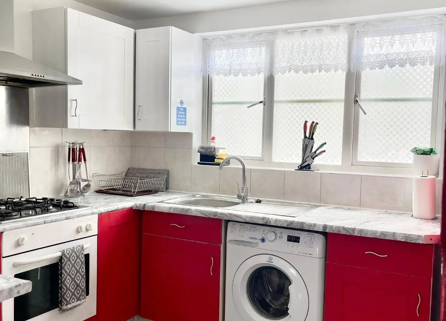Westfield Gardens Apartment - 3 Bedrooms Goodmayes 0*,