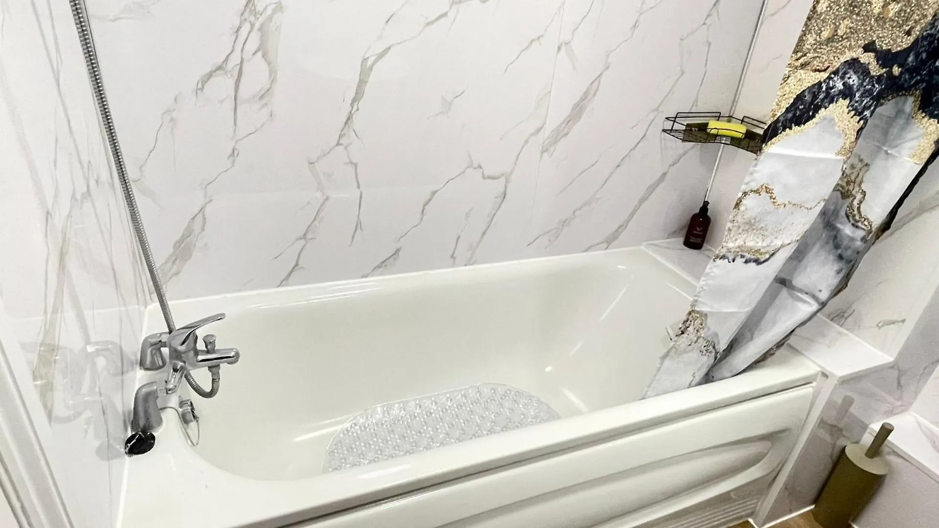 Westfield Gardens Apartment - 3 Bedrooms Goodmayes